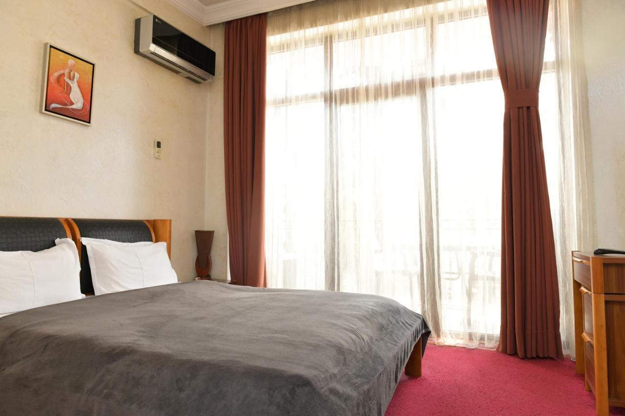 Antika Hotel Batumi Ngoại thất bức ảnh